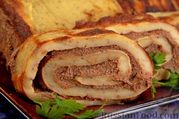 Рулет из блинного теста, с паштетом (в духовке)