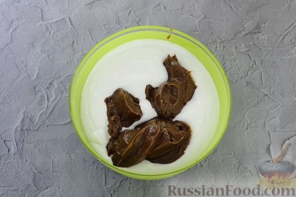 Торт из лаваша с клубникой и кремом из сметаны и сгущёнки (без выпечки)