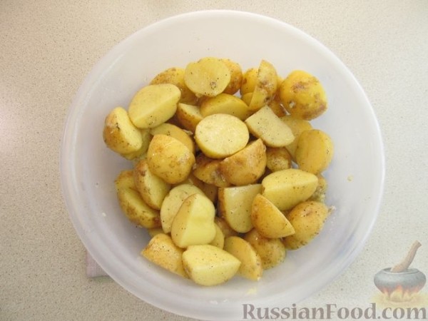 Куриное филе с молодым картофелем и сыром