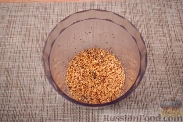 Салат c куриным филе и жареными овощами