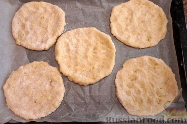 Картофельные мини-пиццы с шампиньонами и морковью
