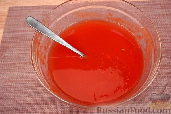 Голубцы из виноградных листьев с кукурузной крупой, грибами и овощами