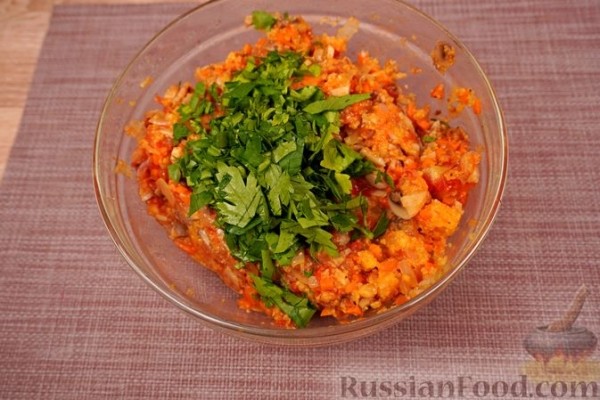 Голубцы из виноградных листьев с кукурузной крупой, грибами и овощами