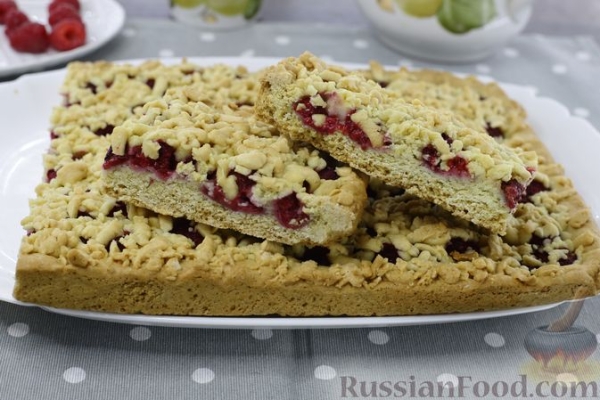 Постный тёртый пирог с малиной