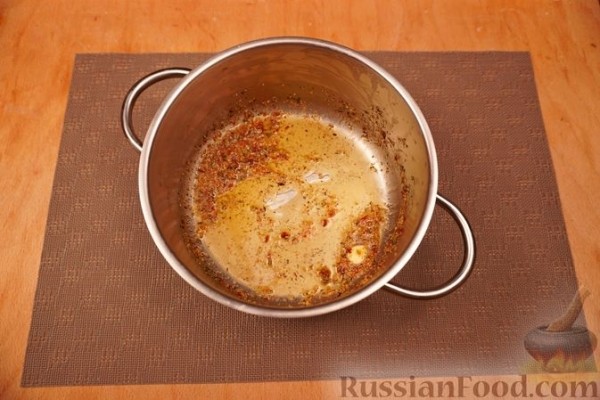 Макароны-ракушки, фаршированные курицей, под сырно-сливочным соусом