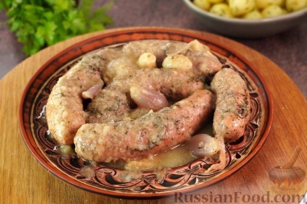 Домашние колбаски (купаты) в пиве, с шалотом и чесноком
