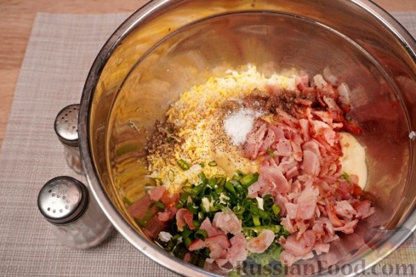 Яичная помазанка с беконом и зелёным луком