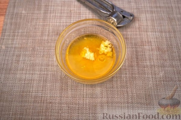 Салат из фасоли с чесноком и зеленью