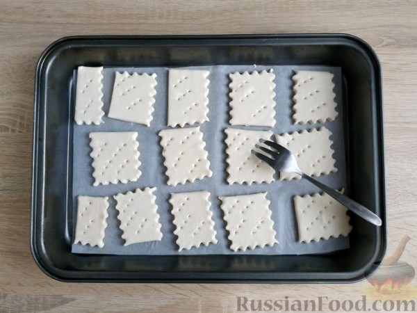 Слойки с луком и пряными травами