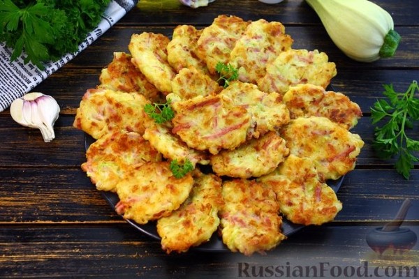 Оладьи из кабачков с сыром и колбасой