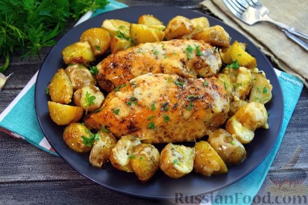 Куриное филе с молодым картофелем и сыром