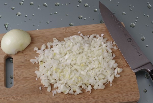 Пирог с курицей из слоеного теста