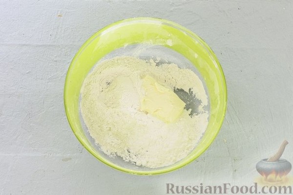 Дрожжевой пирог с ягодами и штрейзелем