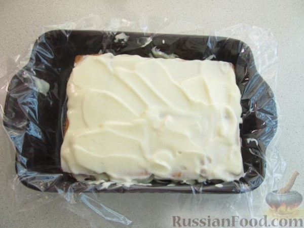 Клубничный торт из печенья (без выпечки)