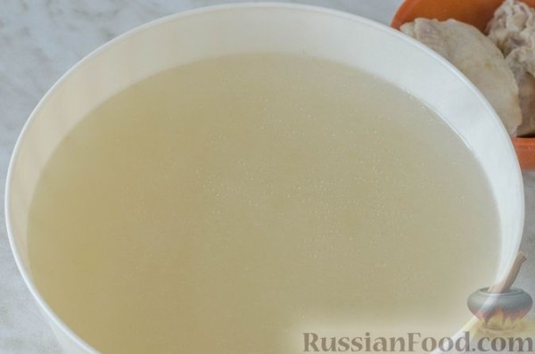 Щи с копченой колбасой и сосисками