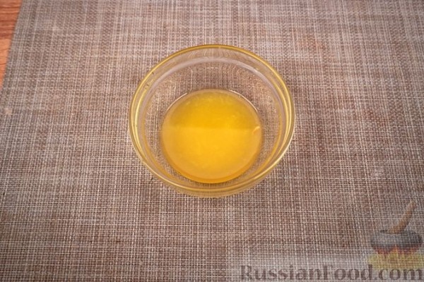 Салат из фасоли с чесноком и зеленью