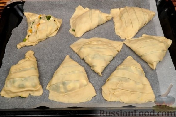Бездрожжевые пирожки с яйцом и зелёным луком (в духовке)