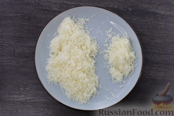 Картофельно-луковый блинный торт с помидорами и сыром