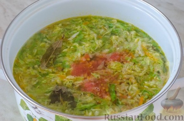 Щи с копченой колбасой и сосисками