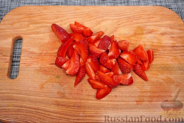 Овсяная каша с клубникой и шоколадом