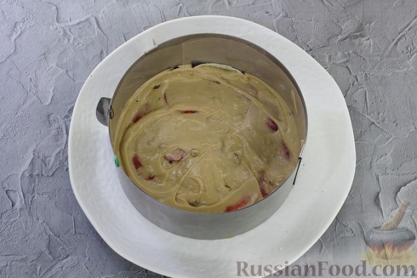 Торт из лаваша с клубникой и кремом из сметаны и сгущёнки (без выпечки)