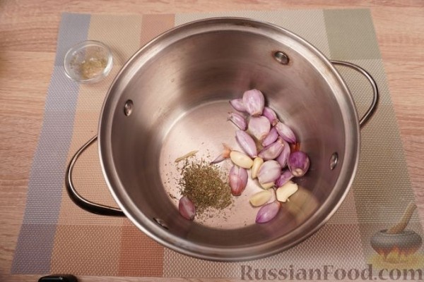 Домашние колбаски (купаты) в пиве, с шалотом и чесноком