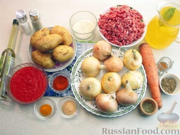 Лук, фаршированнный мясом, запеченный с картофелем