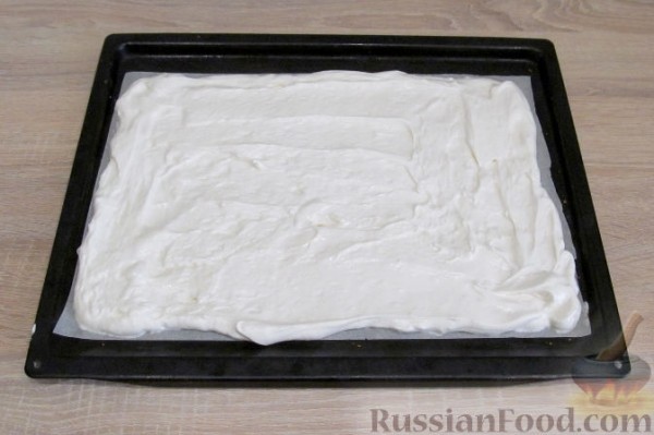 Бисквитный рулет с клубникой