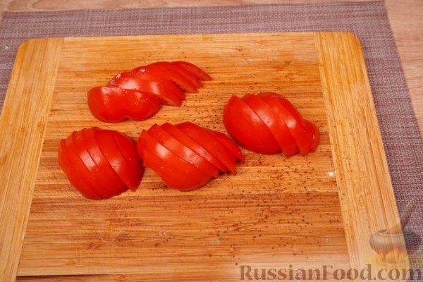 Кабачки с помидорами, запечённые в сметане