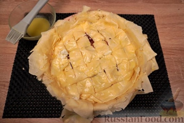 Пита "Кассери" (сырный пирог с беконом и помидорами)