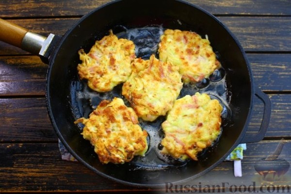 Оладьи из кабачков с сыром и колбасой