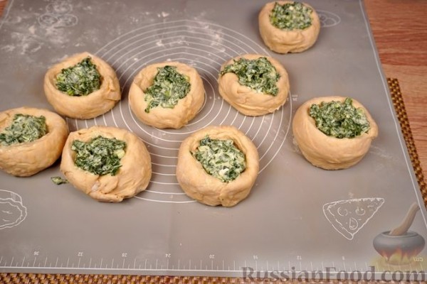 Самса с сыром и зеленью