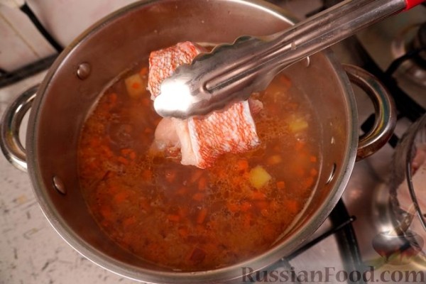 Рыбный суп (балык чорбасы) из морского окуня
