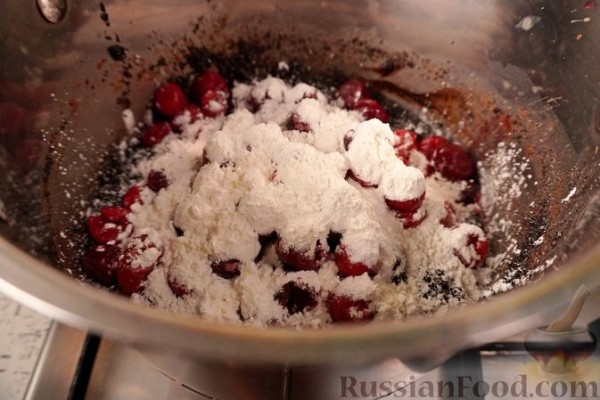 Ретеш (штрудель по-венгерски) с вишней и маком