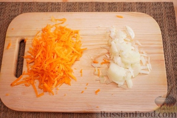 Картофельные мини-пиццы с шампиньонами и морковью