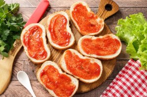 Бутерброды с колбасой и сыром
