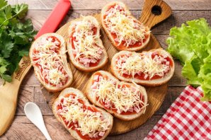 Бутерброды с колбасой и сыром