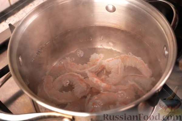 Польский холодник с щавелем и креветками