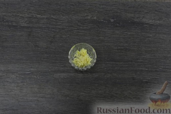 Рулетики из кабачков с сыром и яйцами