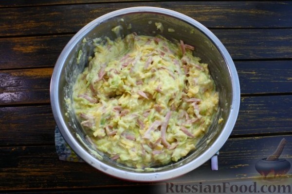 Оладьи из кабачков с сыром и колбасой
