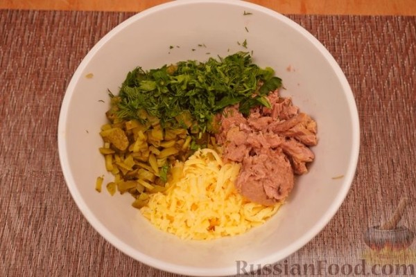 Тортильи с тунцом, огурцом и сыром