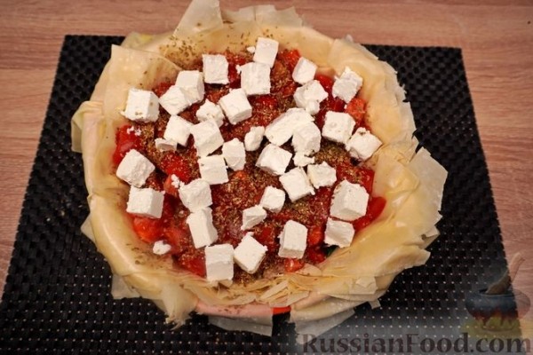 Пита "Кассери" (сырный пирог с беконом и помидорами)