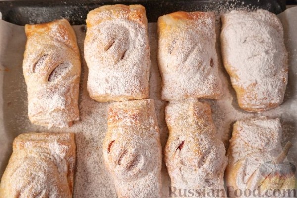 Слойки с персиками и грецкими орехами
