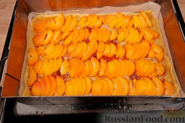 Абрикосовый пирог со сливочной заливкой