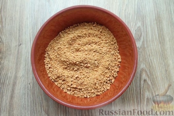 Муссовый творожно-сливочный торт с печеньем, клубникой и желе