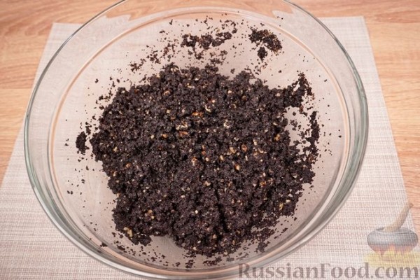 Маковый рулет с орехами