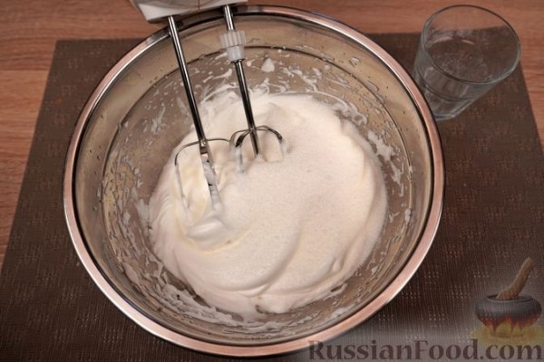 Лимонный равани с белковым кремом