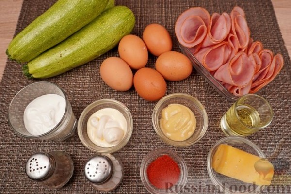 Кабачки, фаршированные яйцами и ветчиной