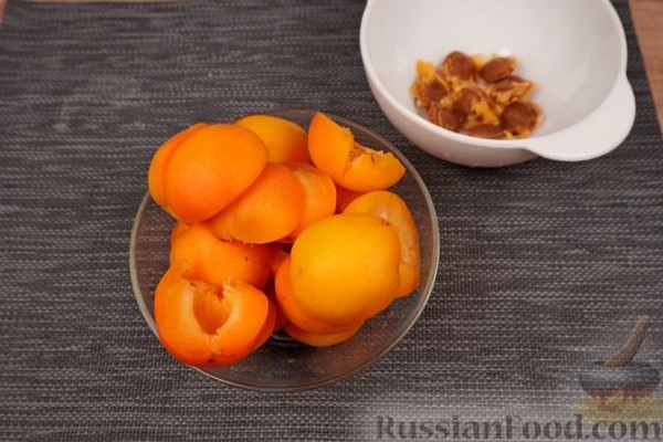 Пирог с творогом и абрикосами