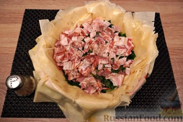 Пита "Кассери" (сырный пирог с беконом и помидорами)